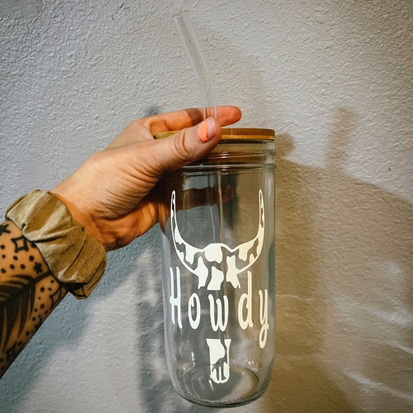 24oz Glass Mason Jar cup with bamboo lid and glass straw. - Picture 1 of 1